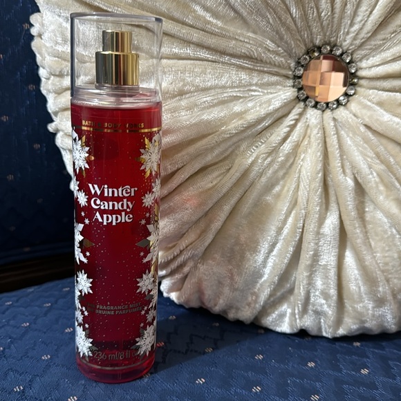 BATH & BODY WORKS SET. . . WINTER CANDY APPLE SCENT - Picture 3 of 6